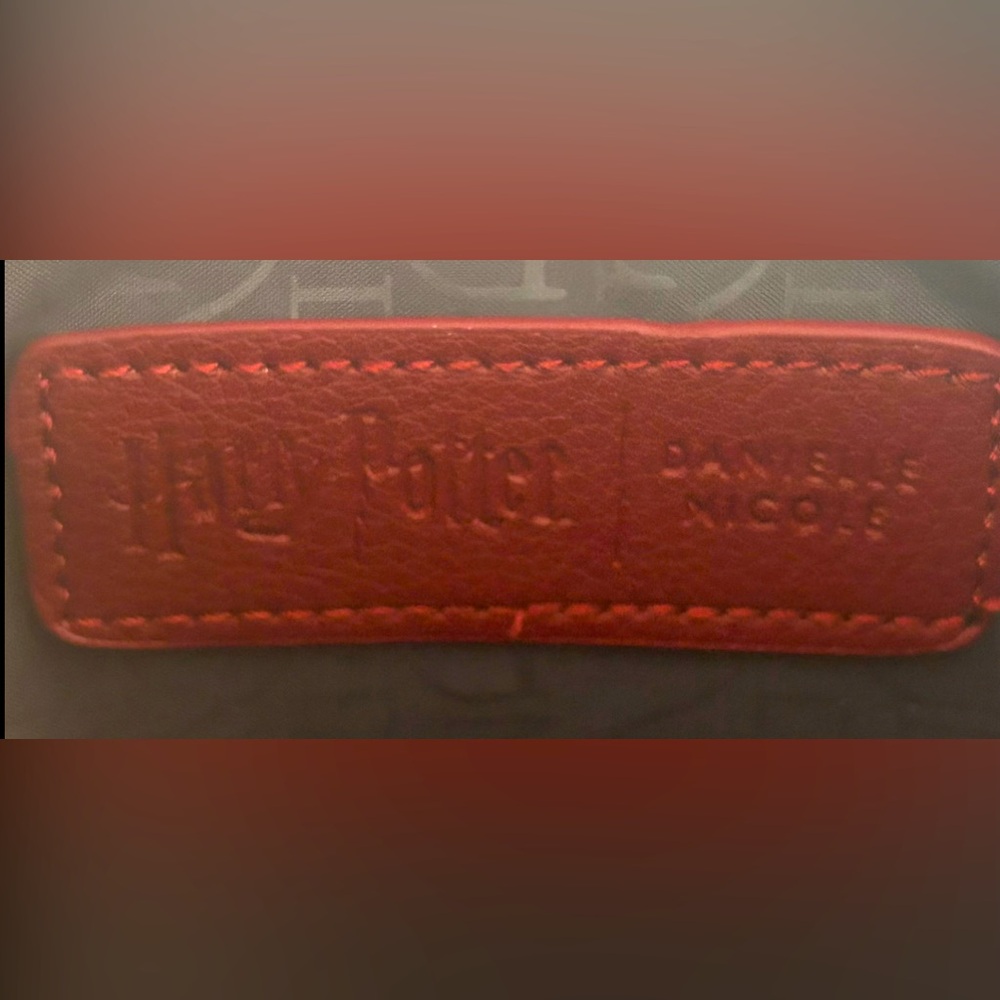 Danielle Nicole Harry Potter Gryffindor Red Crest Zip Clutch Cosmetic Pouch - Picture 5 of 11